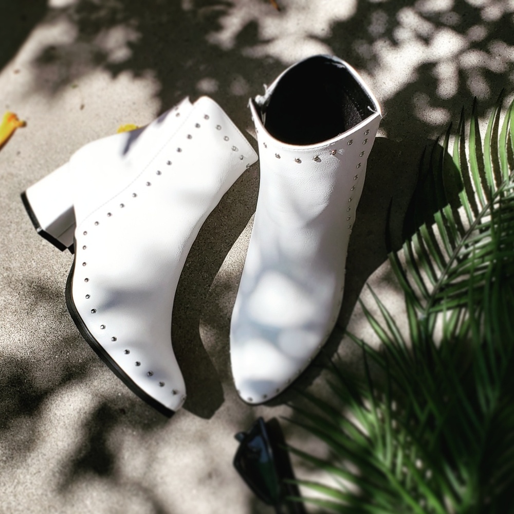 📣LAST PAIR//The Whitney// white studded boots - Picture 4 of 8